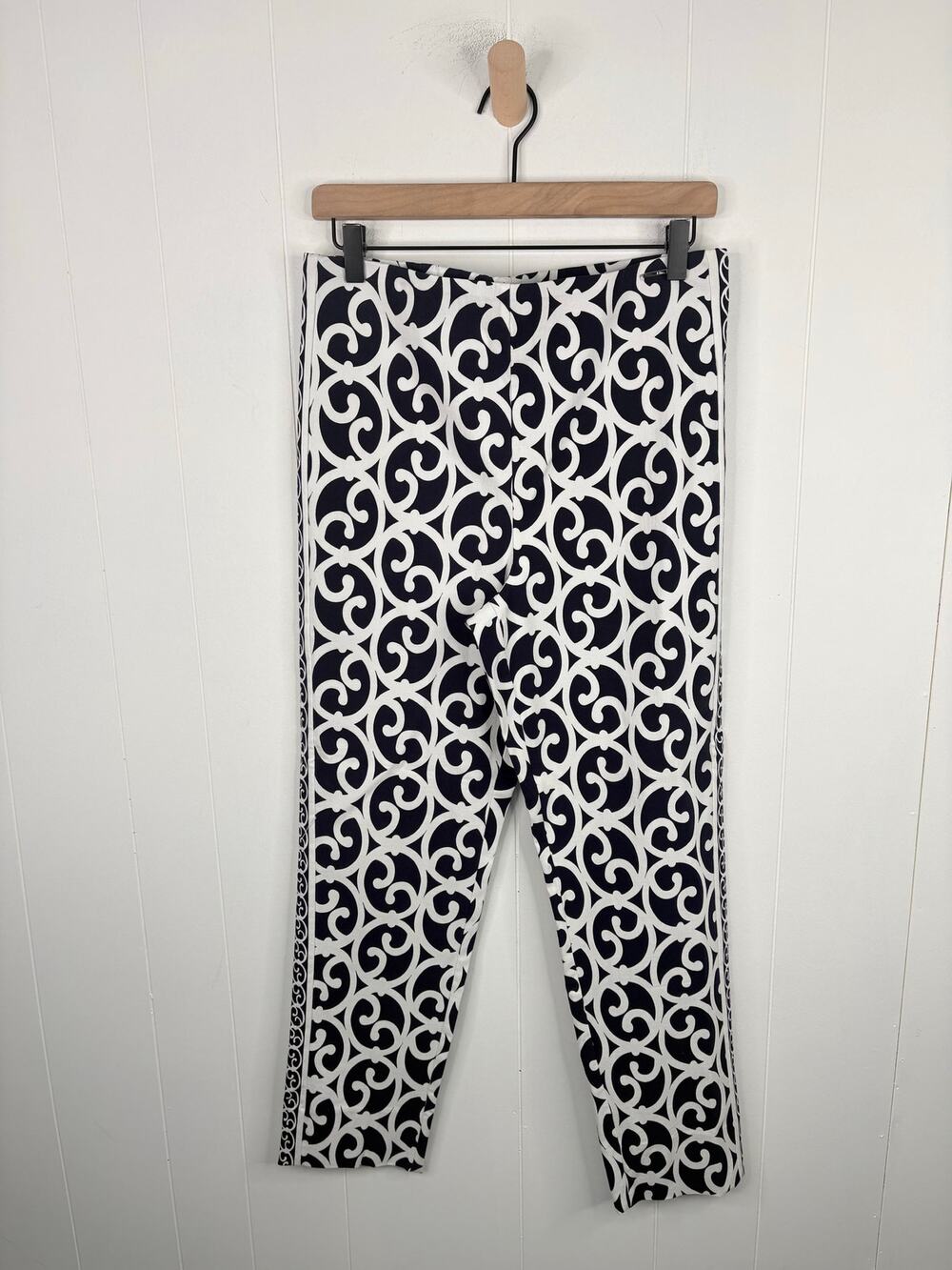 Elie Tahari | Geo Scroll Print Trouser Pants Size Large Navy Blue High Rise